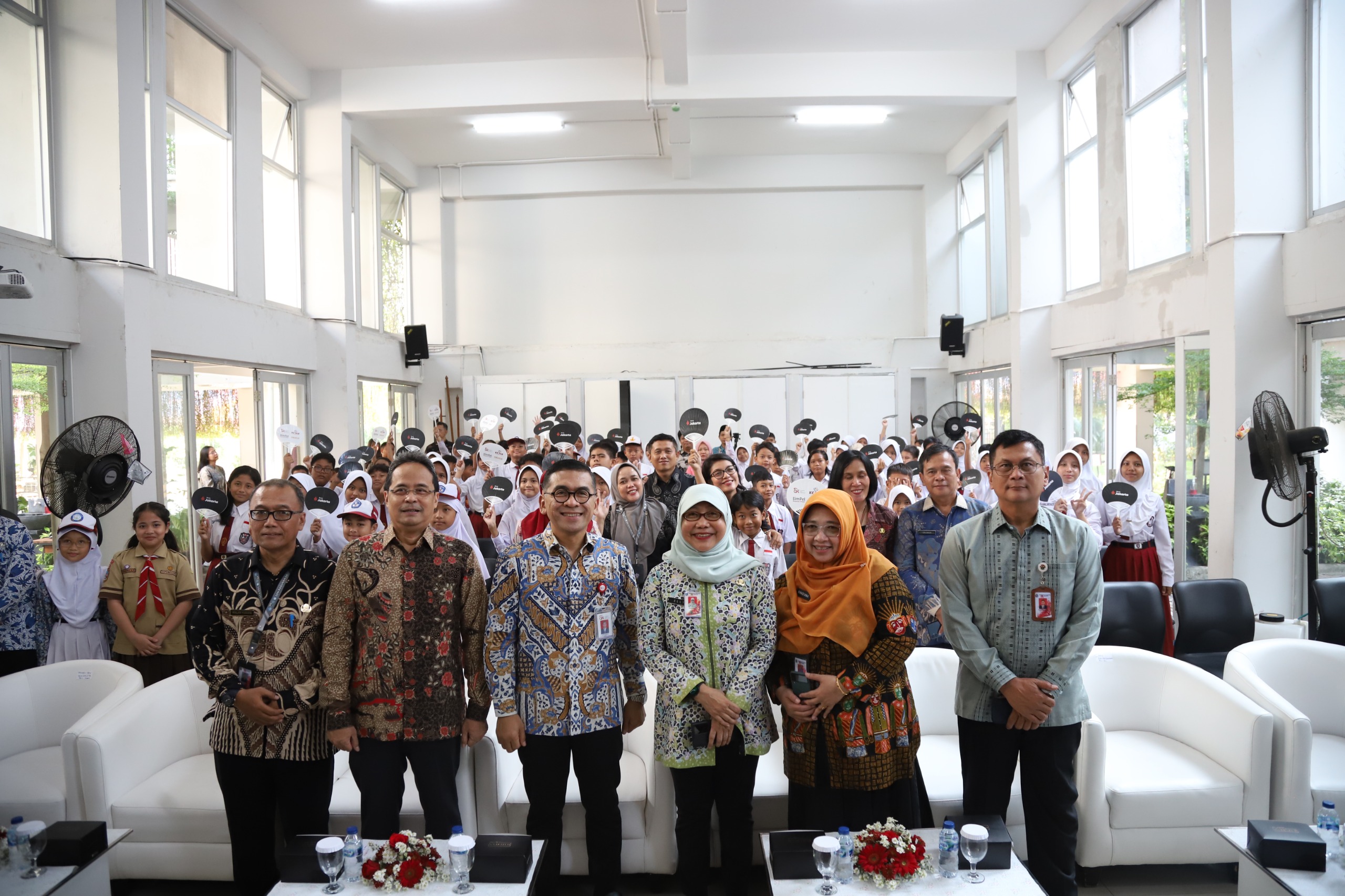 Dinas Pendidikan Provinsi DKI Jakarta bersama OJK Jabodetabek menyelenggarakan Kick Off program Satu Rekening Pelajar (KEJAR) di SDN 08 Ragunan Jakarta. 