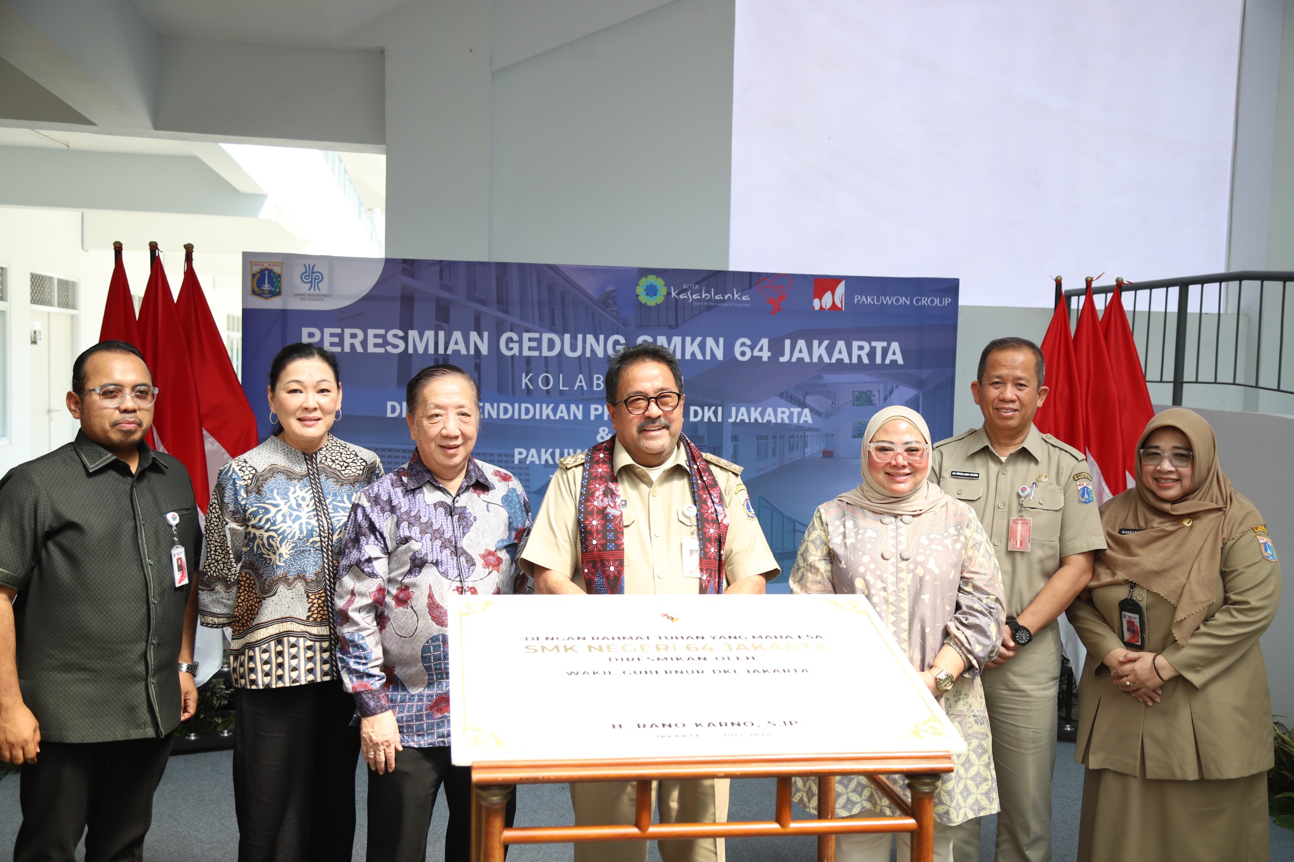 Wakil Gubernur DKI Jakarta, Rano Karno, hari ini  meresmikan penggunaan gedung baru SMKN 64 Jakarta yang berlokasi di Jalan Mpok Nori RT 09 RW 03, Kelurahan Bambu Apus, Kecamatan Cipayung, Kota Jakarta Timur. Acara peresmian dilangsungkan di halaman sekol